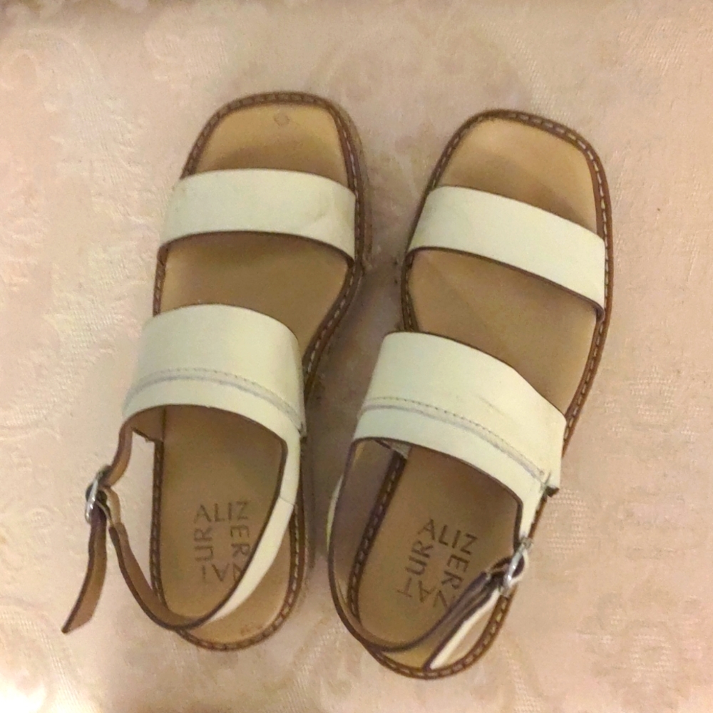 Naturalizer leather upper lug sole sandals